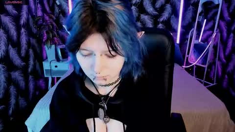 Snapshot of ashley_veil chatting on February 19, 8:38 pm Ashley online show from February 19, 8:38 pm