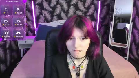 Snapshot of ashley_veil chatting on April 28, 9:42 pm Ashley online show from April 28, 9:42 pm