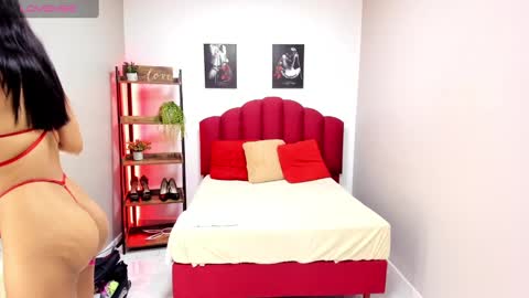 Snapshot of ashleyrobert_ chatting on December 6, 8:18 pm ashleyrobert_ online show from December 6, 8:18 pm