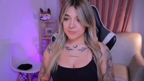 Ashley Lauren online show from September 17, 3:52 am