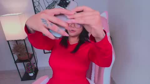 Snapshot of ashleyy18__ chatting on June 20, 7:05 pm Ashleyy18 online show from June 20, 7:05 pm