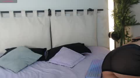 ashly_jones_ online show from December 3, 4:09 am