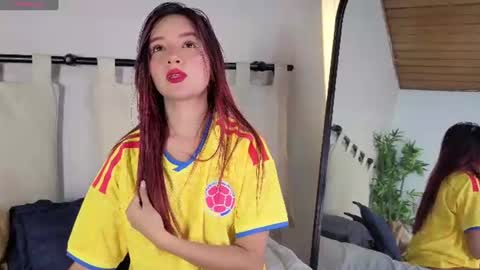 ashly_jones_ online show from July 4, 4:18 am