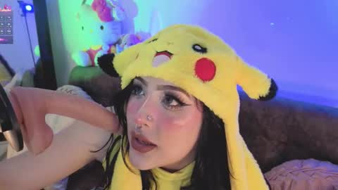 Ash  online show from March 7, 7:11 pm