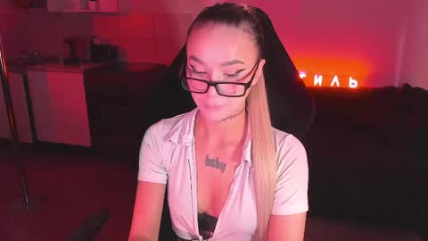 Mila online show from May 15, 4:52 am