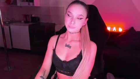 Mila online show from May 19, 4:52 am