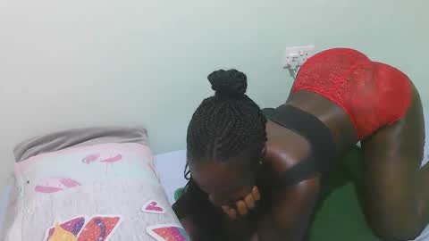 Snapshot of ashyneil_ chatting on May 13, 9:17 am ashyneil_ online show from May 13, 9:17 am