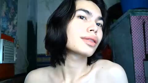 asian_babyboi online show from May 8, 7:57 am