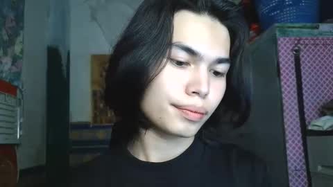 asian_babyboi online show from May 18, 11:38 am