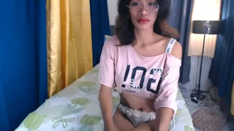 Snapshot of asian_hotsexy chatting on June 27, 6:51 am asian_hotsexy online show from June 27, 6:51 am