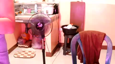 Snapshot of asian_kweenv chatting on July 28, 3:21 pm Alex online show from July 28, 3:21 pm