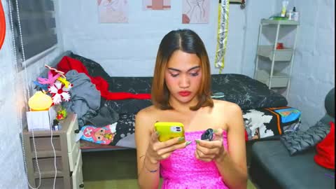 LOVELY LORAINE online show from February 19, 10:33 am