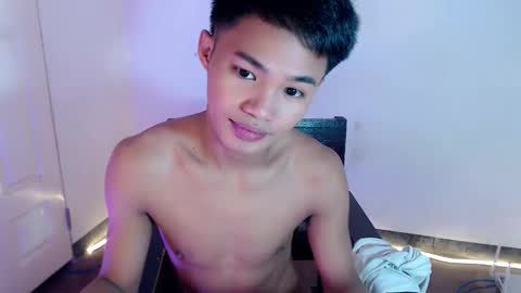 asian_lover05 online show from February 10, 11:31 pm