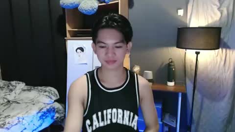 Snapshot of asian_wayne chatting on January 23, 3:48 am wayne online show from January 23, 3:48 am