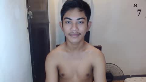 Snapshot of asiancockhero22 chatting on December 2, 12:19 am HERO online show from December 2, 12:19 am