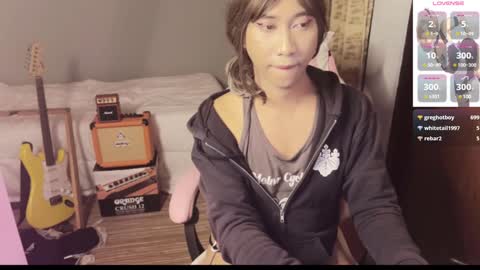 Emi online show from December 27, 3:04 pm