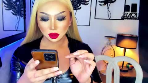 asianhugecockzabrina online show from June 11, 4:10 am