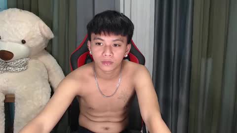 Snapshot of asianhunk_zam chatting on December 12, 12:55 pm Zam online show from December 12, 12:55 pm