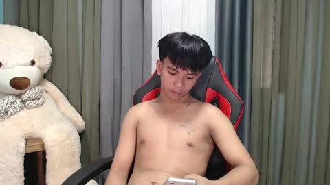 Snapshot of asianhunk_zam chatting on January 7, 12:13 am Zam online show from January 7, 12:13 am