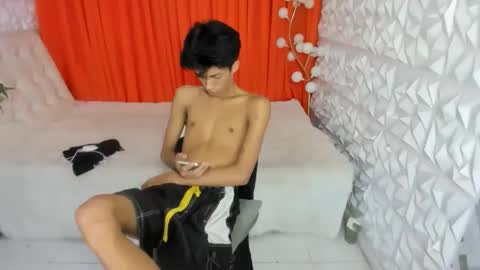 Snapshot of asiankingfucker chatting on April 28, 2:33 pm asiankingfucker online show from April 28, 2:33 pm