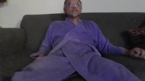 Snapshot of asianmixedman chatting on May 14, 3:24 am Asian Mixed Man online show from May 14, 3:24 am
