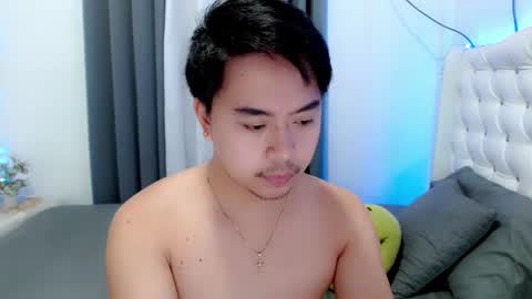 Roy online show from December 8, 4:39 pm