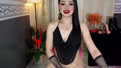 Ms. MONICA online show from April 21, 7:39 pm