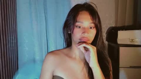 kisses online show from June 1, 9:00 am