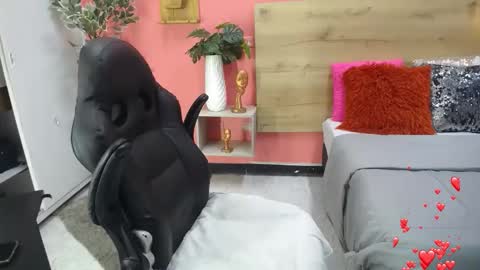 Snapshot of aslyhernandez chatting on May 21, 10:11 am ASLY online show from May 21, 10:11 am