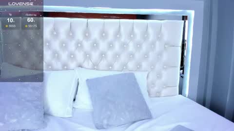 A S L Y   S A N D E R online show from October 29, 5:10 am