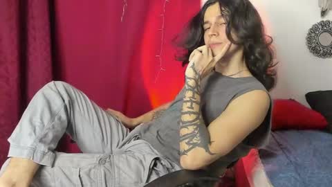 asmodeuszz online show from December 3, 8:39 pm