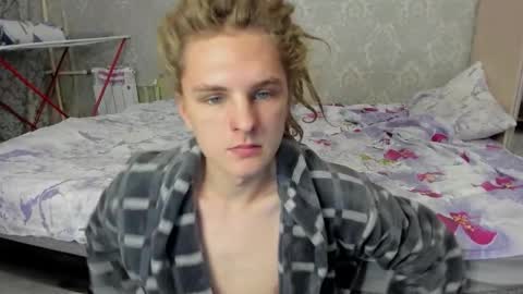 Snapshot of asphalt_surfer chatting on October 19, 10:27 am asphalt surfer online show from October 19, 10:27 am