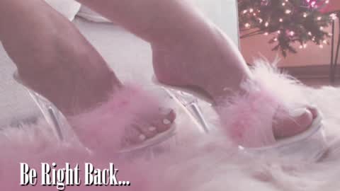 Snapshot of assleighabbott chatting on December 17, 7:48 pm ASSleigh Abbott online show from December 17, 7:48 pm