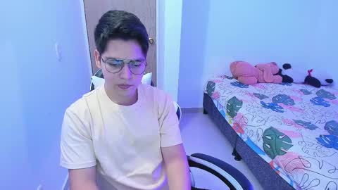 Snapshot of asta_kuro chatting on February 23, 4:43 am Asta Kuno online show from February 23, 4:43 am