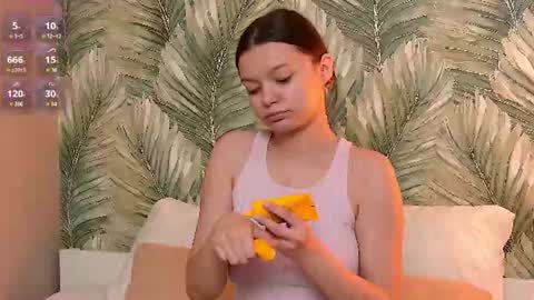 Snapshot of asterquinn chatting on June 25, 3:39 am Aster Quinn online show from June 25, 3:39 am