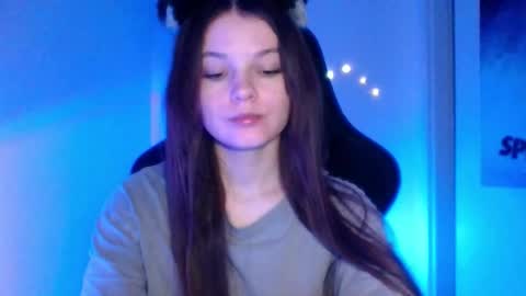 astradream_ online show from December 19, 10:28 pm