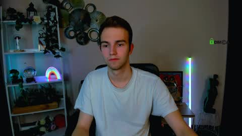 astren online show from April 1, 7:11 pm