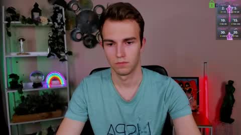 astren online show from April 7, 6:08 pm