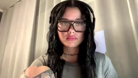 Snapshot of astridxxxxx chatting on July 7, 7:07 pm You can call me Emma online show from July 7, 7:07 pm