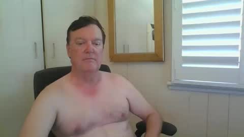 Snapshot of astute008 chatting on November 27, 1:29 am astute008 online show from November 27, 1:29 am