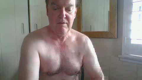 Snapshot of astute008 chatting on December 15, 10:58 pm astute008 online show from December 15, 10:58 pm