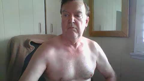 Snapshot of astute008 chatting on January 6, 11:51 pm astute008 online show from January 6, 11:51 pm