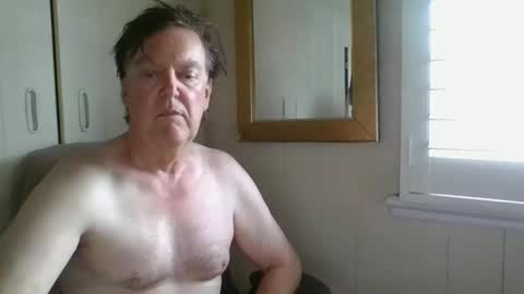 Snapshot of astute008 chatting on February 4, 6:52 am astute008 online show from February 4, 6:52 am