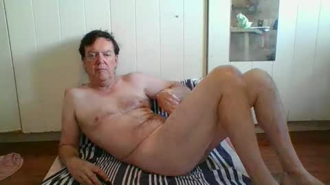 Snapshot of astute008 chatting on February 9, 11:53 pm astute008 online show from February 9, 11:53 pm