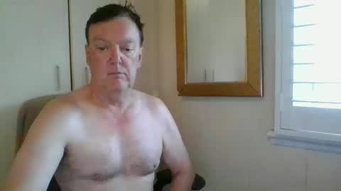 Snapshot of astute008 chatting on February 13, 9:33 pm astute008 online show from February 13, 9:33 pm