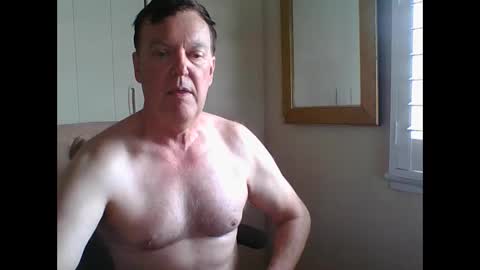 Snapshot of astute008 chatting on February 24, 11:47 pm astute008 online show from February 24, 11:47 pm