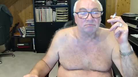 Snapshot of asusandy chatting on January 14, 12:11 am asusandy online show from January 14, 12:11 am