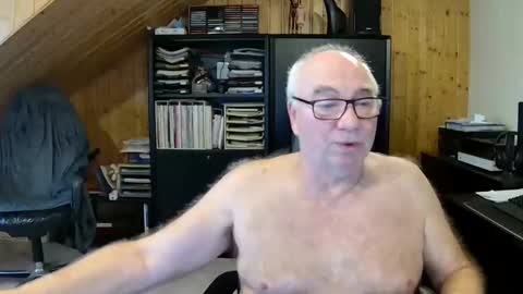 Snapshot of asusandy chatting on January 15, 12:47 pm asusandy online show from January 15, 12:47 pm