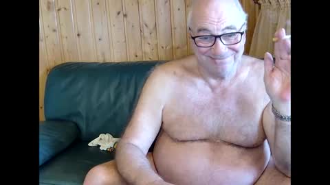 Snapshot of asusandy chatting on February 13, 11:28 am asusandy online show from February 13, 11:28 am