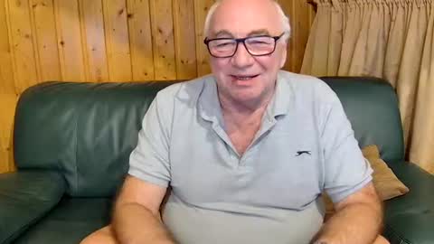 Snapshot of asusandy chatting on February 25, 11:00 pm asusandy online show from February 25, 11:00 pm